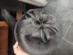 Zwarte fascinator zonder haarband!, Ophalen of Verzenden, Zo goed als nieuw, One size fits all