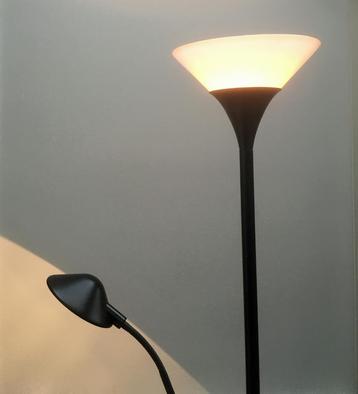 Staande halogeenlamp met flexibele arm beschikbaar voor biedingen