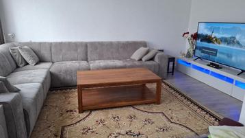 Prachtige bruine massief houten salontafel  beschikbaar voor biedingen