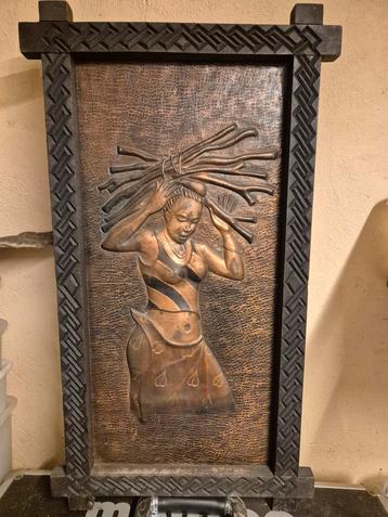 Afrikaans koperen plaat met kunstwerk in mooie lijst beschikbaar voor biedingen
