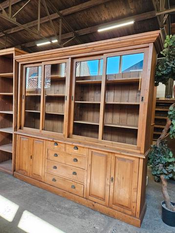 Prachtige antieke grenen winkelkast /buffetkast / boekenkast beschikbaar voor biedingen