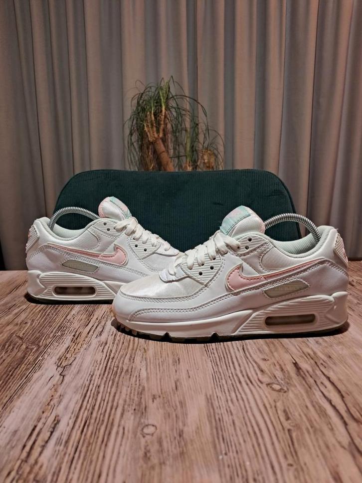 Nike Air Max 90 Special Edition 'Easter' Size 36,5, Kleding | Dames, Schoenen, Zo goed als nieuw, Sneakers of Gympen, Wit, Ophalen of Verzenden