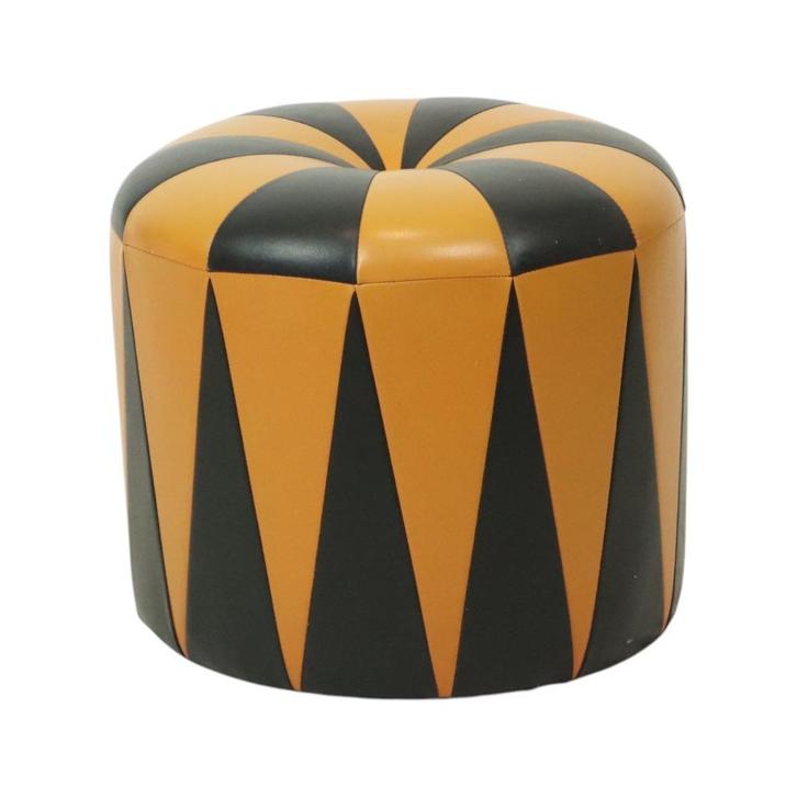 Ronde Vintage Poef Oranje Zwart Skai Jaren 60, Huis en Inrichting, Banken | Voetenbanken en Poefen, Gebruikt, Minder dan 50 cm