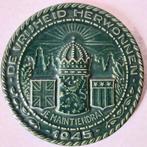 Groen aardewerk bordje.tekst de vrijheid herwonnen, Antiek en Kunst, Ophalen of Verzenden