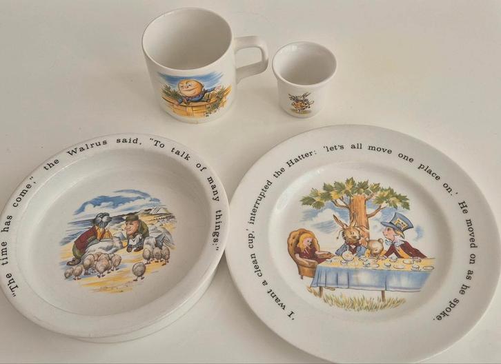 Alice in Wonderland Servies - Made in England, Huis en Inrichting, Keuken | Servies, Ophalen
