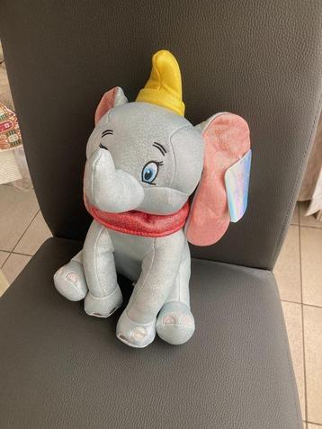 Nieuwe Dumbo knuffel ( 100 jaar Disney ) met geluid beschikbaar voor biedingen