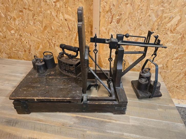 Antieke houten weegschaal met ijzeren gewichten, Antiek en Kunst, Antiek | Gereedschap en Instrumenten, Ophalen