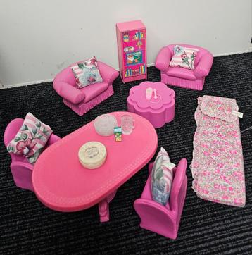 Partij vintage barbies en accessoires beschikbaar voor biedingen