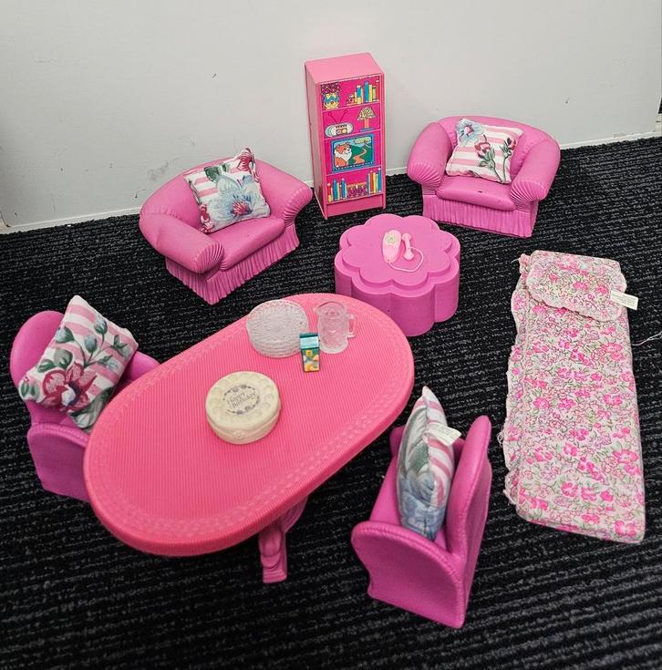 Partij vintage barbies en accessoires, Kinderen en Baby's, Speelgoed | Poppen, Gebruikt, Barbie, Ophalen of Verzenden
