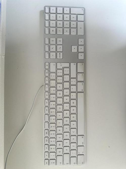 2x Apple toetsenborden - USB aansluiting, Computers en Software, Toetsenborden, Zo goed als nieuw, Qwerty, Bedraad, Ophalen