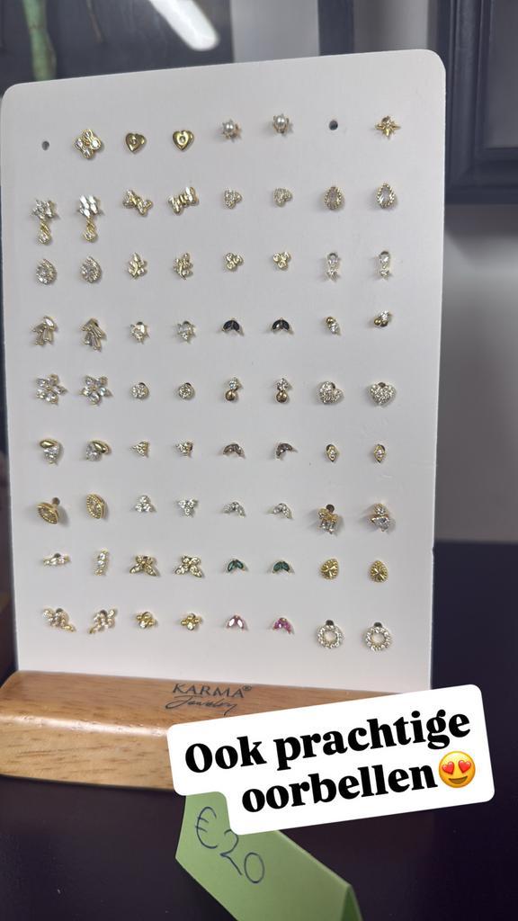 Karma Oorbellen - Stijlvolle Oorstekers, Sieraden, Tassen en Uiterlijk, Oorbellen, Nieuw, Knopjes of Stekers, Overige materialen