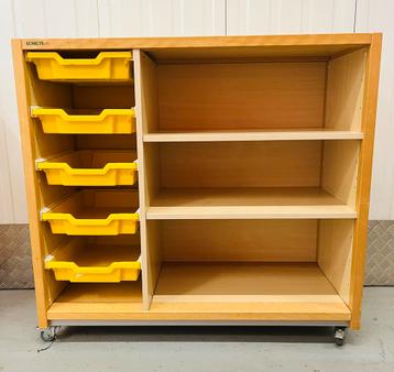 Schoolkast speelgoedkast bakkenkast knutselkast kast school beschikbaar voor biedingen