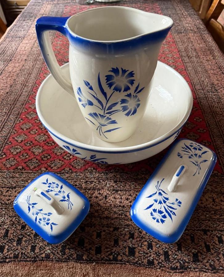 Wastafelset: Boch Frerès 4- delig, La Louvière België, Antiek en Kunst, Curiosa en Brocante, Ophalen