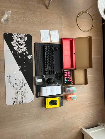 HyperX Alloy Origins Core + Corsair Muis + Keycaps beschikbaar voor biedingen