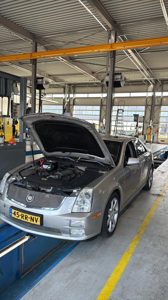 Cadillac STS 4.6 V8 AUT 2005 Grijs, Auto's, Cadillac, Particulier, STS, Adaptive Cruise Control, Airconditioning, Alarm, Bochtverlichting