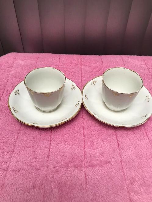 2 kopjes (zonder oor) en schotels petrus regout., Antiek en Kunst, Antiek | Servies los, Ophalen