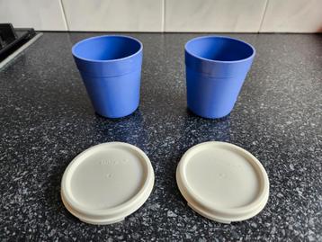 2 Tupperware bekers met deksel  beschikbaar voor biedingen