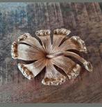 Prachtige Monet broche vintage jaren 60. Circa 8x5.5, Sieraden, Tassen en Uiterlijk, Overige materialen, Ophalen of Verzenden