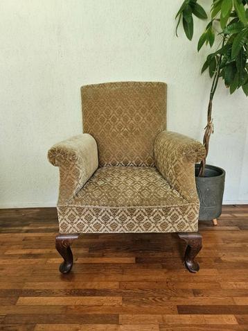 Vintage Fauteuil met Houten Poten beschikbaar voor biedingen