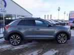 Volkswagen T-Roc 1.5 TSI 150PK Sport R-LINE AUTOM. PANO | TR, Auto's, Stof, Euro 6, 4 cilinders, 150 pk