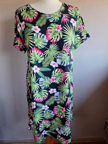 Nieuwe kleurrijke stretch jurk print, maat M beschikbaar voor biedingen