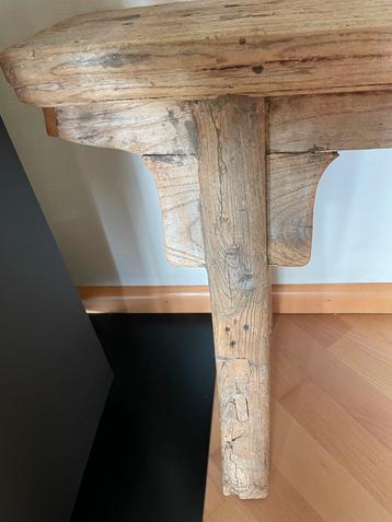 Oude Houten Bank Tafel beschikbaar voor biedingen