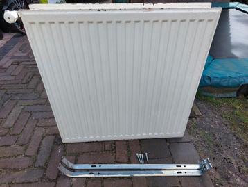 Verwarming dubbelwandig cv radiator 70 cm +bevestigingbeugel