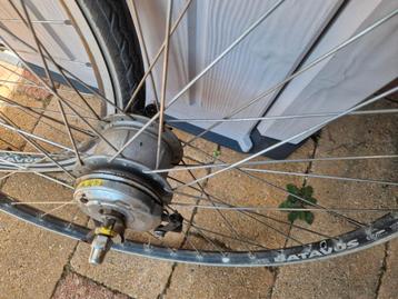 diverse fietswielen, naafdynamo en Nexave 8 beschikbaar voor biedingen