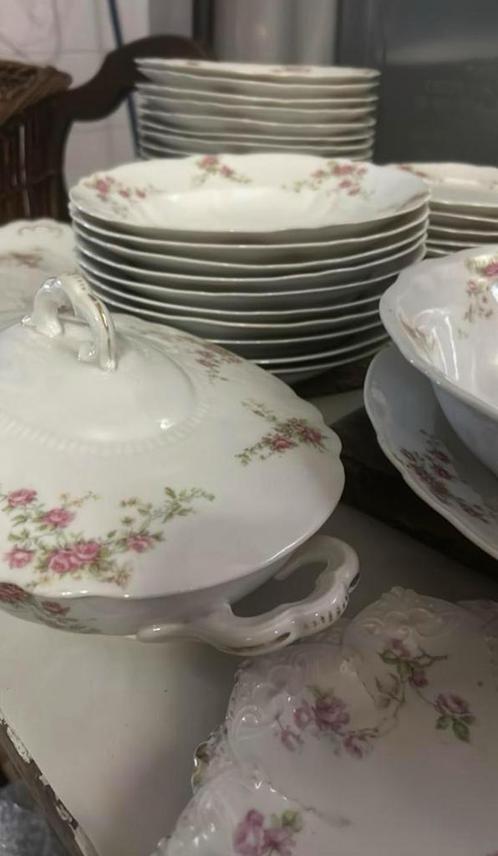 Antiek compleet 52 delig rozen servies uit rond begin 1900, Antiek en Kunst, Antiek | Servies compleet, Ophalen