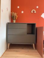 Grijze commode, houten pootjes met lades en open vak, Kinderen en Baby's, Kinderkamer | Commodes en Kasten, 50 tot 70 cm, Ophalen of Verzenden