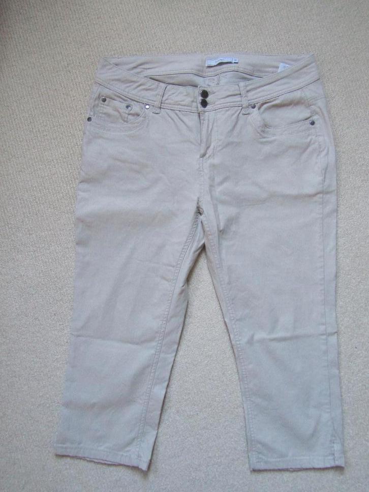 Beige capri Fransa 46, Kleding | Dames, Grote Maten, Zo goed als nieuw, Broek of Spijkerbroek, Beige, Verzenden