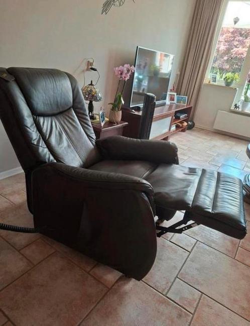 Relax opstapstoel met bediening, Huis en Inrichting, Banken | Sofa's en Chaises Longues, Zo goed als nieuw, Minder dan 150 cm