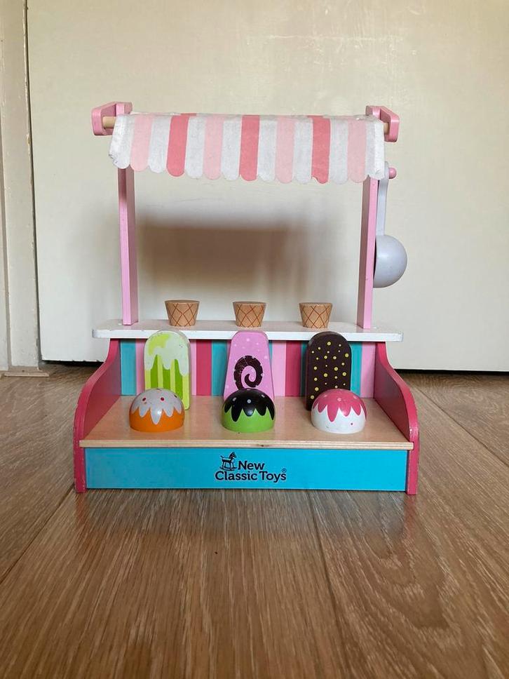 Houten ijskraam New Classic Toys, Kinderen en Baby's, Speelgoed | Houten speelgoed, Gebruikt, Meubelstuk of Keukentje, Ophalen of Verzenden