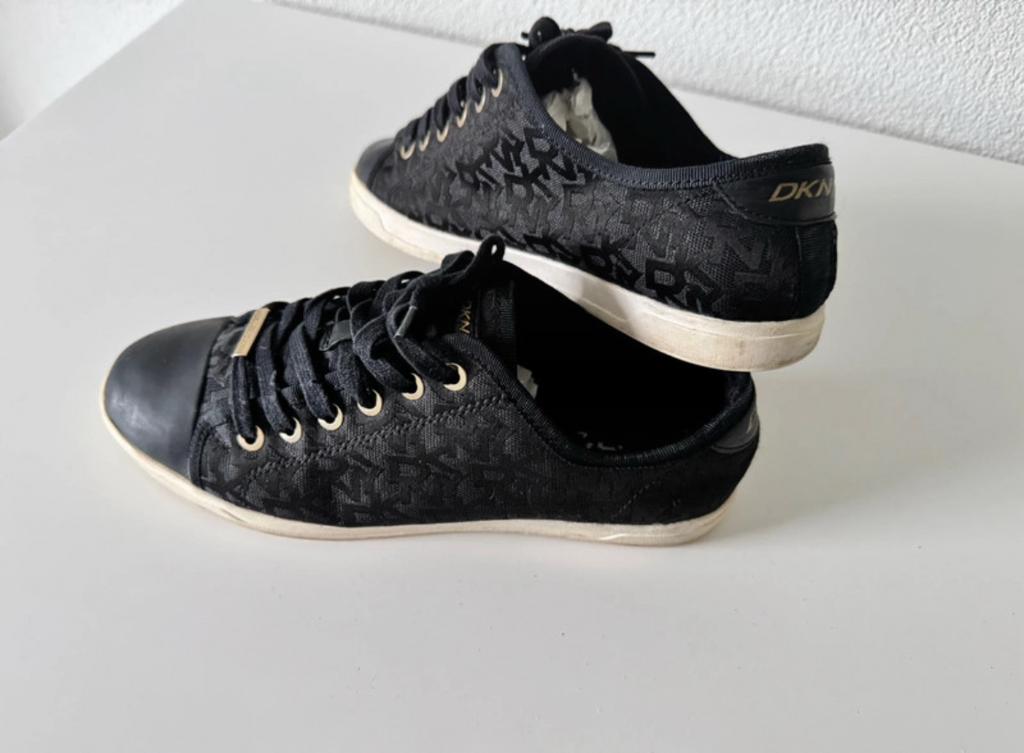 DKNY 38, Ophalen of Verzenden, Zo goed als nieuw, Zwart, Sneakers of Gympen
