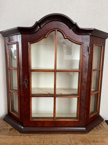 Vintage klassiek vitrinekastje of pronkkastje – hout & glas  beschikbaar voor biedingen