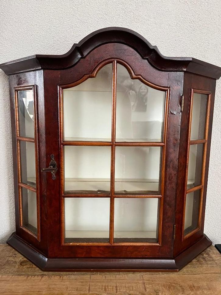Vintage klassiek vitrinekastje of pronkkastje – hout & glas, Huis en Inrichting, Kasten | Wandmeubels, Met deur(en), Met plank(en)