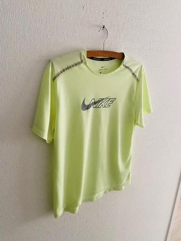 Nike Dri-Fit sport t-shirt maat M