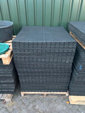 Rubber tegels - 18 euro per meter beschikbaar voor biedingen