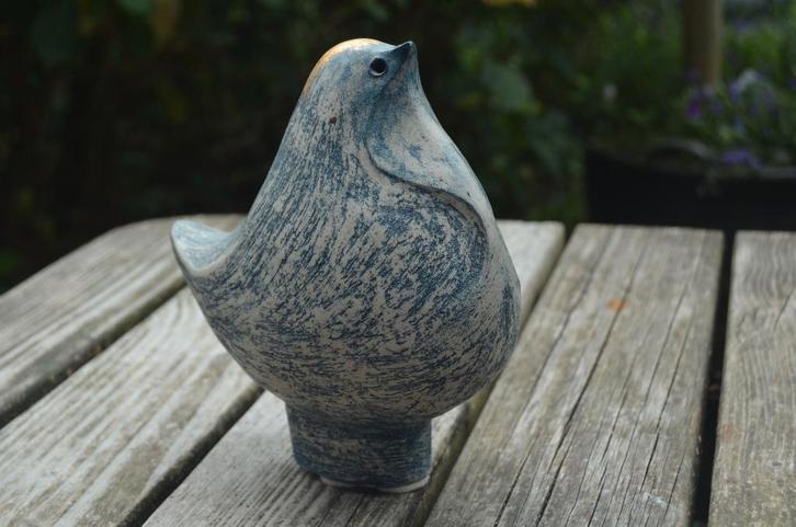 Klein keramiek vogeltje in prima staat, Antiek en Kunst, Antiek | Keramiek en Aardewerk, Ophalen of Verzenden