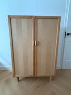 Houten kast met visgraatmotief, Ophalen