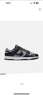 Nike Dunk Low - Maat 42,5 - Zo goed als nieuw!, Ophalen of Verzenden, Zo goed als nieuw, Zwart, Sneakers of Gympen