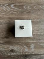 Zilveren Pandora bedel hart ‘mom’, uitstekende staat, Sieraden, Tassen en Uiterlijk, Bedels, Pandora, 1 bedel, Ophalen of Verzenden