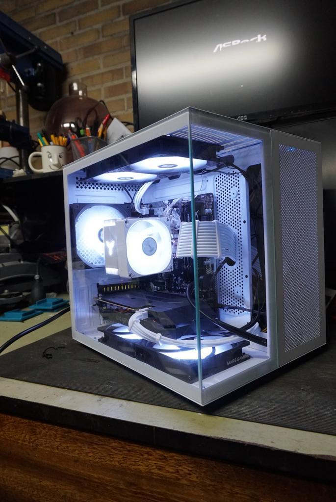 Game pc Ryzen 5 3600 / 1660 Super /All-white build met RGB, Computers en Software, Desktop Pc's, Zo goed als nieuw, 3 tot 4 Ghz