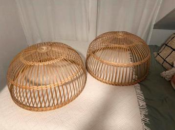 2 grote (70cm) bamboe lampenkappen.