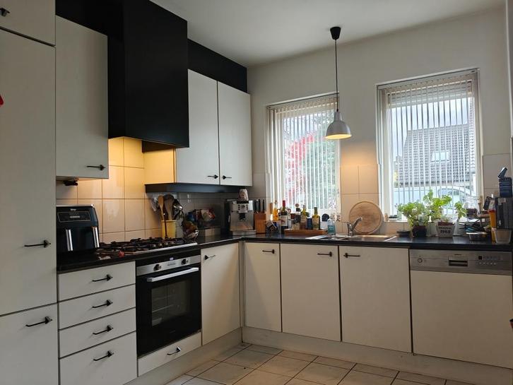 Complete keuken incl apparatuur in Nuenen, Huis en Inrichting, Keuken | Complete keukens, Gebruikt, Hoekkeuken, Wit, Graniet of Steen