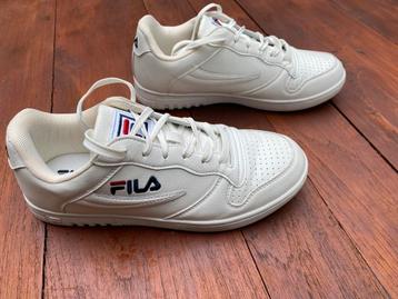 Echt Leren Sneakers fila 40 wit beschikbaar voor biedingen