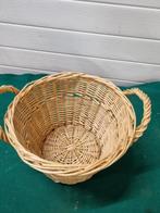 Mandje van riet met hengsels, Huis en Inrichting, Woonaccessoires | Schalen en Manden, Ophalen of Verzenden, 'T Olde Gre-j, Info@toldegrej.nl