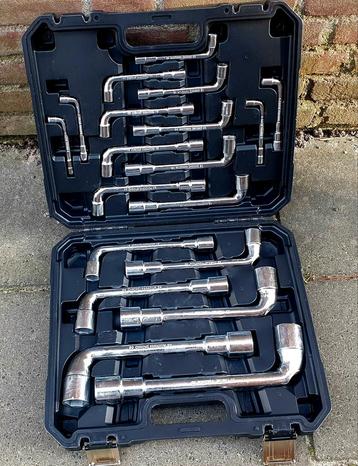 L vormige 19 delige doppenset 5 tot 32 cm NIEUW IN KOFFER beschikbaar voor biedingen