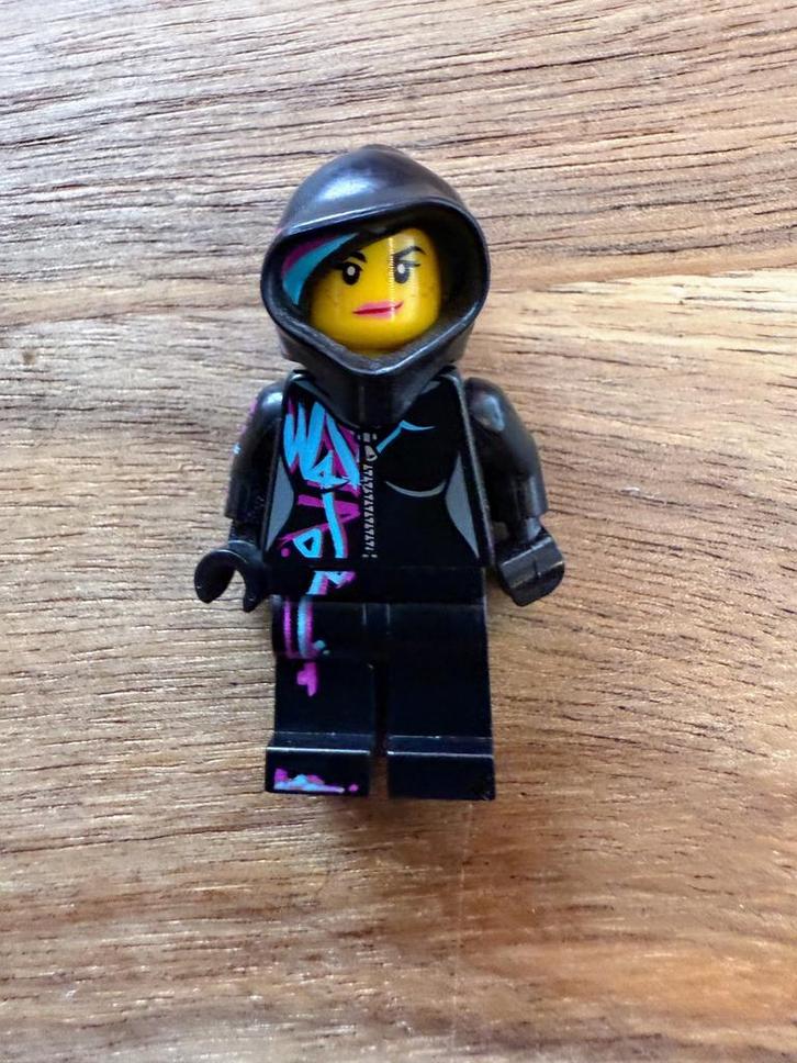 Lego minifiguur – Lucy Wyldstyle (TLM099), Kinderen en Baby's, Speelgoed | Duplo en Lego, Gebruikt, Lego, Complete set, Ophalen of Verzenden