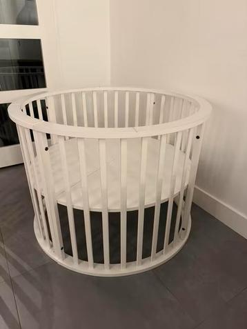 # Nette Witte BOX Rond Baby beschikbaar voor biedingen